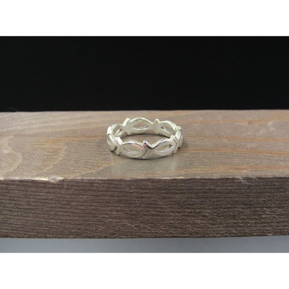 Size 6.25 Sterling Silver Fish Animal Band Ring - Picture 1 of 7